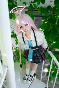 Stunning Takanashi Hoshino Cosplay by Nagi Shimizu: A Must-See Blue Archive Photo Collection for Anime Fans and Cosplayers - image 18