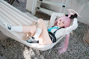 Stunning Takanashi Hoshino Cosplay by Nagi Shimizu: A Must-See Blue Archive Photo Collection for Anime Fans and Cosplayers - image 14
