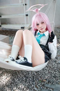 Stunning Takanashi Hoshino Cosplay by Nagi Shimizu: A Must-See Blue Archive Photo Collection for Anime Fans and Cosplayers - image 8