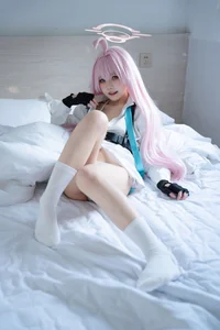 Stunning Takanashi Hoshino Cosplay by Nagi Shimizu: A Must-See Blue Archive Photo Collection for Anime Fans and Cosplayers - image 15