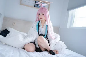Stunning Takanashi Hoshino Cosplay by Nagi Shimizu: A Must-See Blue Archive Photo Collection for Anime Fans and Cosplayers - image 3