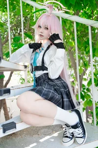 Stunning Takanashi Hoshino Cosplay by Nagi Shimizu: A Must-See Blue Archive Photo Collection for Anime Fans and Cosplayers - image 13