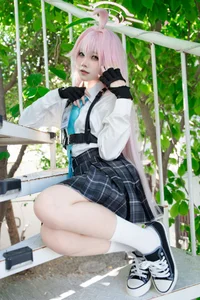 Stunning Takanashi Hoshino Cosplay by Nagi Shimizu: A Must-See Blue Archive Photo Collection for Anime Fans and Cosplayers - image 5