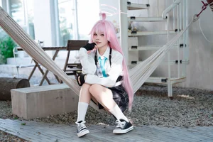 Stunning Takanashi Hoshino Cosplay by Nagi Shimizu: A Must-See Blue Archive Photo Collection for Anime Fans and Cosplayers - image 10