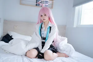 Stunning Takanashi Hoshino Cosplay by Nagi Shimizu: A Must-See Blue Archive Photo Collection for Anime Fans and Cosplayers - image 4