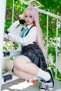 Stunning Takanashi Hoshino Cosplay by Nagi Shimizu: A Must-See Blue Archive Photo Collection for Anime Fans and Cosplayers - image 6