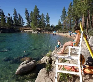 Le Quyen and Son Bo Share Stunning Travel Photos from Mono Lake - image 1