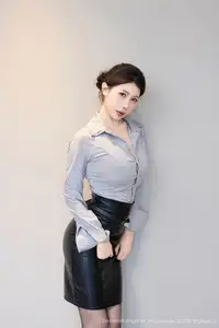 XiuRen No.10604: Yi Tian Tian's Seductive Charm in Elegant Office Attire - image 6