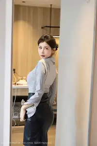 XiuRen No.10604: Yi Tian Tian's Seductive Charm in Elegant Office Attire - image 19
