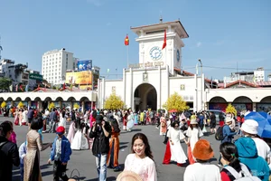 Ho Chi Minh City's Vibrant Tet Holiday: Top Photography Spots - image 7