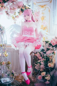 Stunning Dorothy NIKKE Cosplay by Shuang Yue Shimo: A High-Quality 27-Photo Gallery from Goddess of Victory - image 6