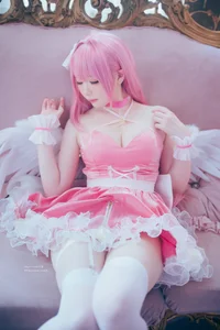 Stunning Dorothy NIKKE Cosplay by Shuang Yue Shimo: A High-Quality 27-Photo Gallery from Goddess of Victory - image 5