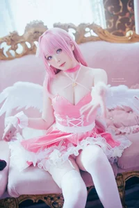 Stunning Dorothy NIKKE Cosplay by Shuang Yue Shimo: A High-Quality 27-Photo Gallery from Goddess of Victory - image 2