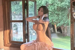 Stunning Visuals of Vo Ngoc Tran: Saigon's Top Influencer Poses by the Window - image 6