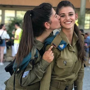 Top 10 Countries with the Most Striking Female Military Personnel - image 1