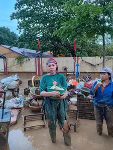 Inspiring Resilience: The Yen Bai Teacher Who Became a Symbol of Hope After Typhoon Yagi - image 6