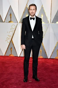 Oscars 2024 Red Carpet Fashion: Emma Stone, Margot Robbie, and Zendaya Shine in Hollywood - image 6
