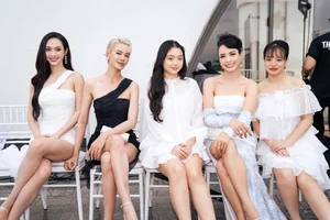 Supermodel Thuy Hanh and Daughters Shine at Fashion Show - image 7