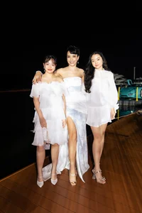 Supermodel Thuy Hanh and Daughters Shine at Fashion Show - image 3