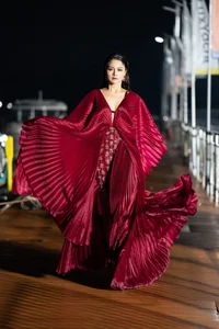 Supermodel Thuy Hanh and Daughters Shine at Fashion Show - image 6
