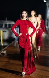 Supermodel Thuy Hanh and Daughters Shine at Fashion Show - image 4