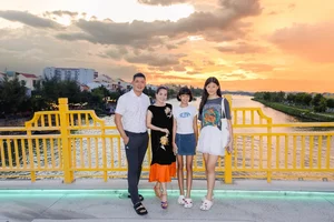Binh Minh's Daughter Stuns Fans with Incredible 1.75m Height and Style - image 1