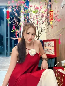 Lifestyle Spotlight: Khanh Chi’s Bold Fashion Choices and Public Influence - image 9