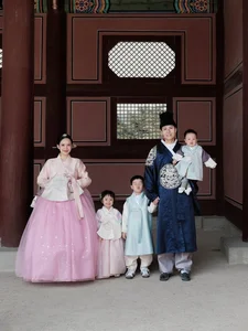 Joyce Pham: Minh Nhua’s Daughter Showcases Gorgeous Maternity Fashion Styles - image 2
