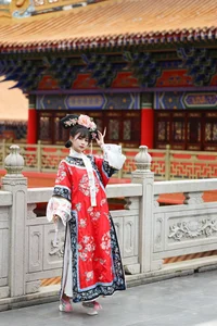 Art Language Vol.6541: Intimate Storytelling with Wo Shi Xiao Sui Sui - image 2
