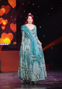 Miss Vietnam Dieu Hoa Shares the Runway with Her Daughter in a Historic Fashion Moment - image 1