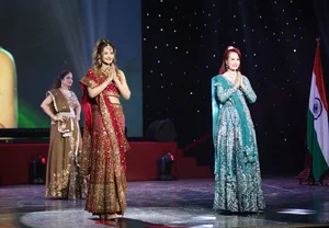 Miss Vietnam Dieu Hoa Shares the Runway with Her Daughter in a Historic Fashion Moment - image 3