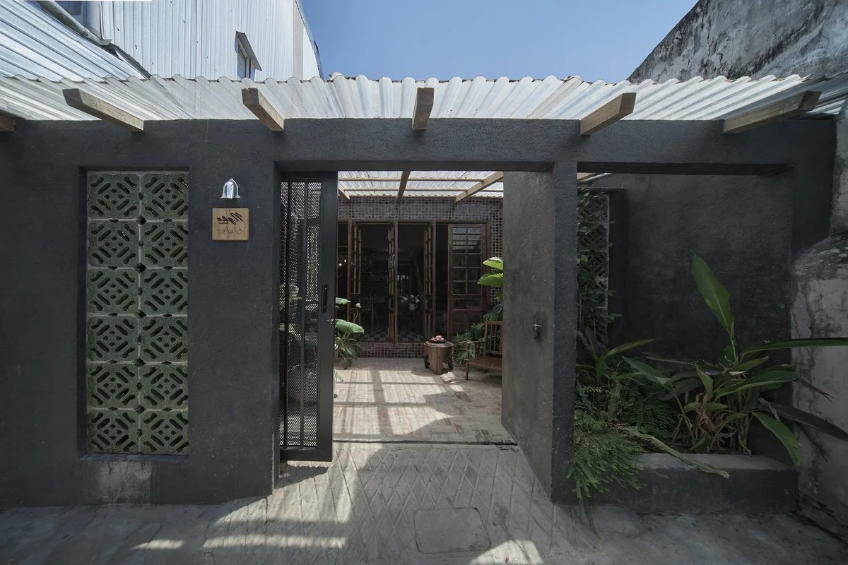Stunning Transformation of an Old Alley Apartment Captivates International Media