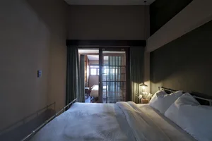 Stunning Transformation of an Old Alley Apartment Captivates International Media - image 3