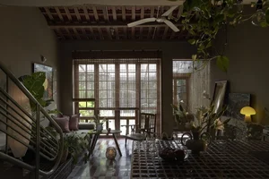 Stunning Transformation of an Old Alley Apartment Captivates International Media - image 1