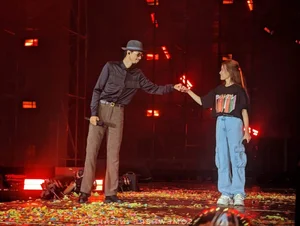 Hoang Thuy Linh Sparks Dating Rumors with Rapper Den Vau Through Playful Lyrics - image 5