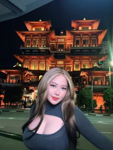 Social Media Star with Stunning Physique Reveals Surprising Dating History - image 3