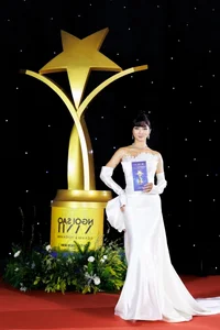 Star-Studded Glamour: Tran Thanh and Top Celebrities Grace the Blue Star Awards Red Carpet - image 5