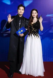Star-Studded Glamour: Tran Thanh and Top Celebrities Grace the Blue Star Awards Red Carpet - image 2