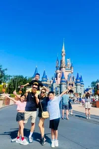 Artist Cong Ly Celebrates Birthday as Engagement Rumors Surround Ngoc Huyen - image 2