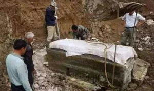 Archaeologists Shocked by Ancient Tomb Discovery of Beauty in 354 Layers - image 7