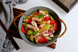 Delicious Stir-Fried Squid with Starfruit: A Surprising and Refreshing Seafood Recipe - image 0