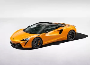McLaren Artura Spider Launch: A High-Performance Hybrid Convertible Aiming for the Elite - image 5