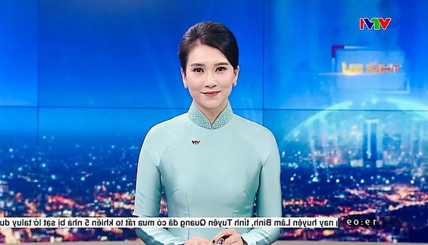 Discover the Elegant Beauty of VTV’s Private and Captivating Female Television Host Making Waves Online