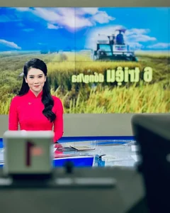 Discover the Elegant Beauty of VTV’s Private and Captivating Female Television Host Making Waves Online - image 3