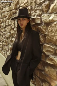 YiTuYu Art Language Vol.4082: Exploring the Aesthetic Elegance and Timeless Beauty of Model Wan Ning - image 1