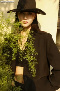 YiTuYu Art Language Vol.4082: Exploring the Aesthetic Elegance and Timeless Beauty of Model Wan Ning - image 8