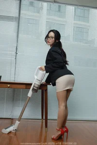 Contemporary Elegance in IESS SXJ No.1697 with Model Tu Tu - image 45