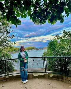 Vietnamese Stars on the Move: Tóc Tiên’s US Concert Trip and Ngọc Hân’s Romantic Hue Getaway - image 3