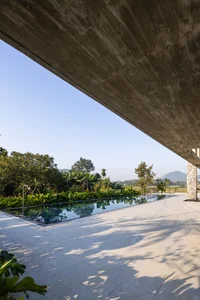 Dora Villa: Sustainable Raw Concrete Architecture Filled with Natural Light - image 11