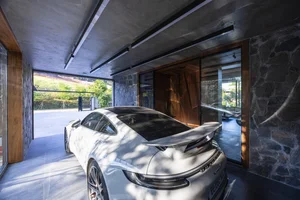 Dora Villa: Sustainable Raw Concrete Architecture Filled with Natural Light - image 10